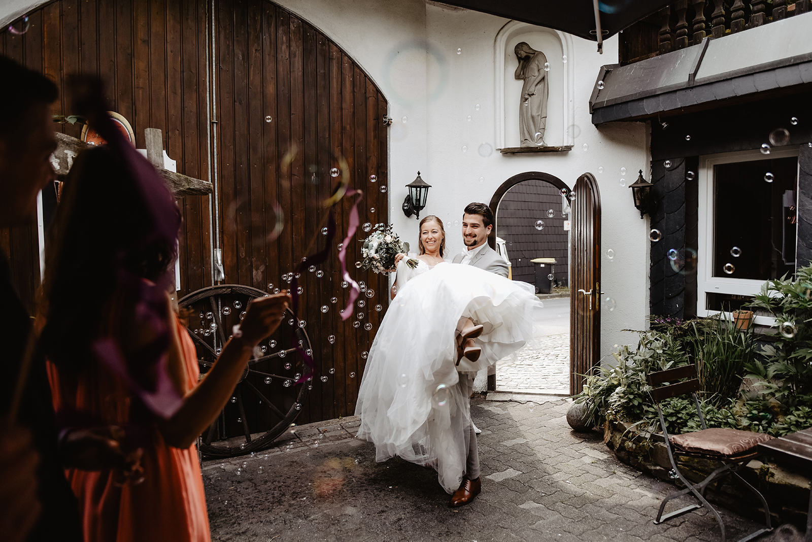 Als Hochzeitsfotografin biete ich Hochzeitsreportagen in Koeln, NRW und Europaweit an.